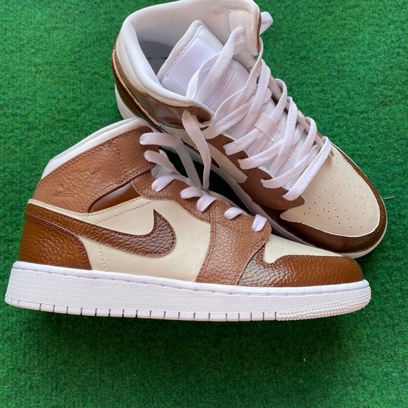 Custom Jordan’s - Picture 3 of 6